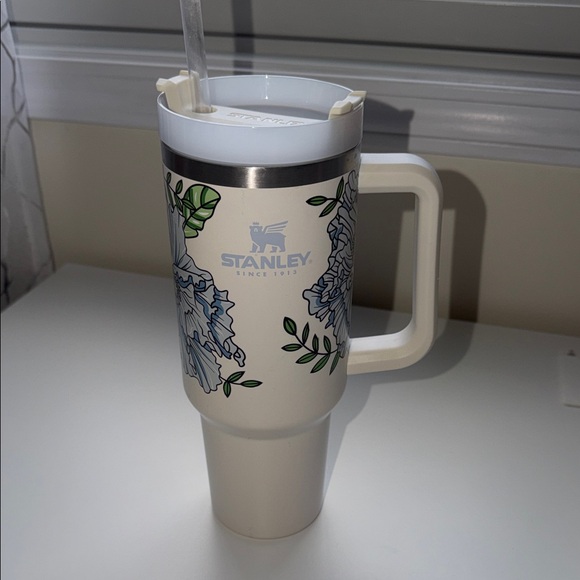 Stanley 40 oz Quencher – Cream Floral Artist Edition (2022, Glynn Rosenberg) - Picture 5 of 16